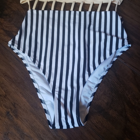 Cupshe Swimsuit 1PC - Picture 4 of 8